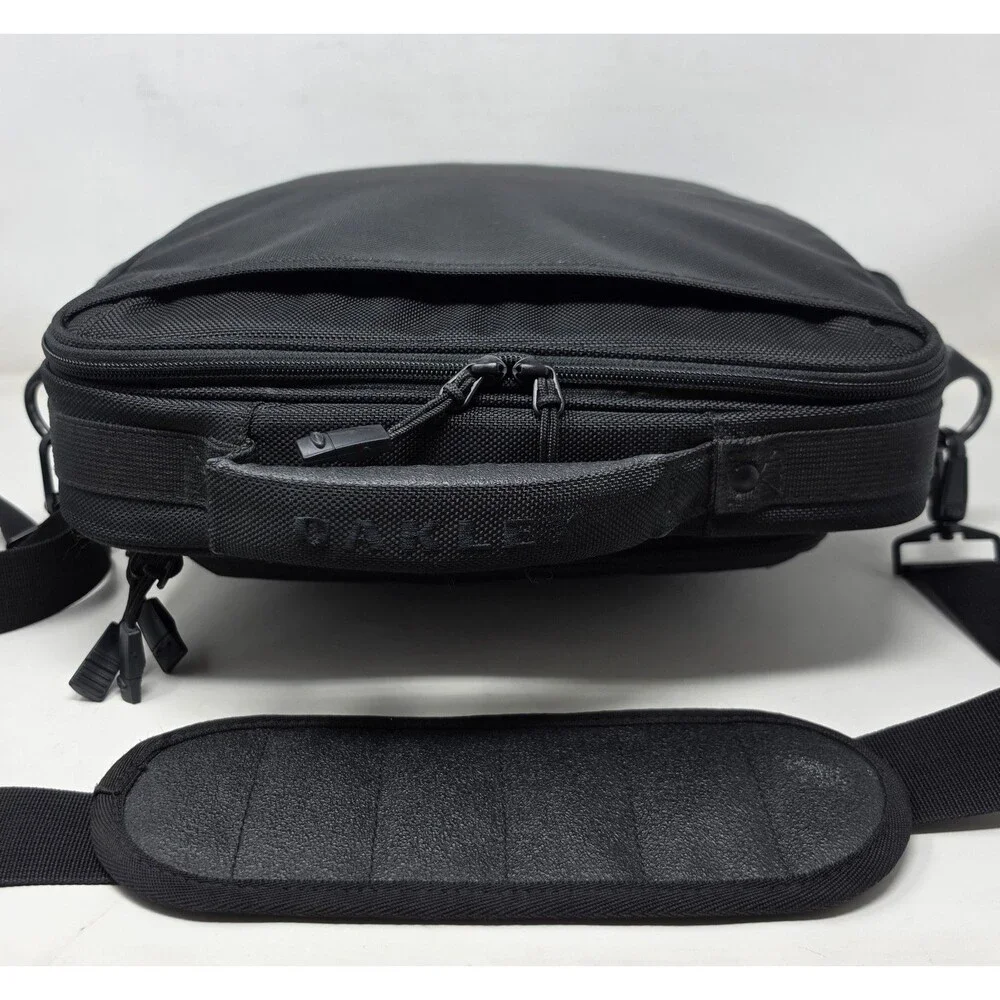 Oakley Vertical Messenger Pack 2.0 Blackout Tactical Outdoor Laptop Bag 17 Liter